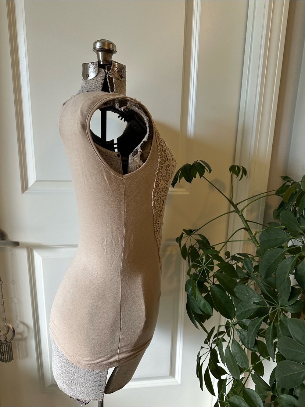 O2 Collection Beige Tank Top with Brand Label - Picture 2 of 7